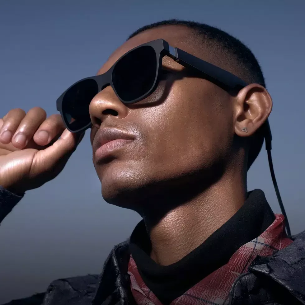 Ultra Light AR Glasses with 120Hz Micro OLED Screen